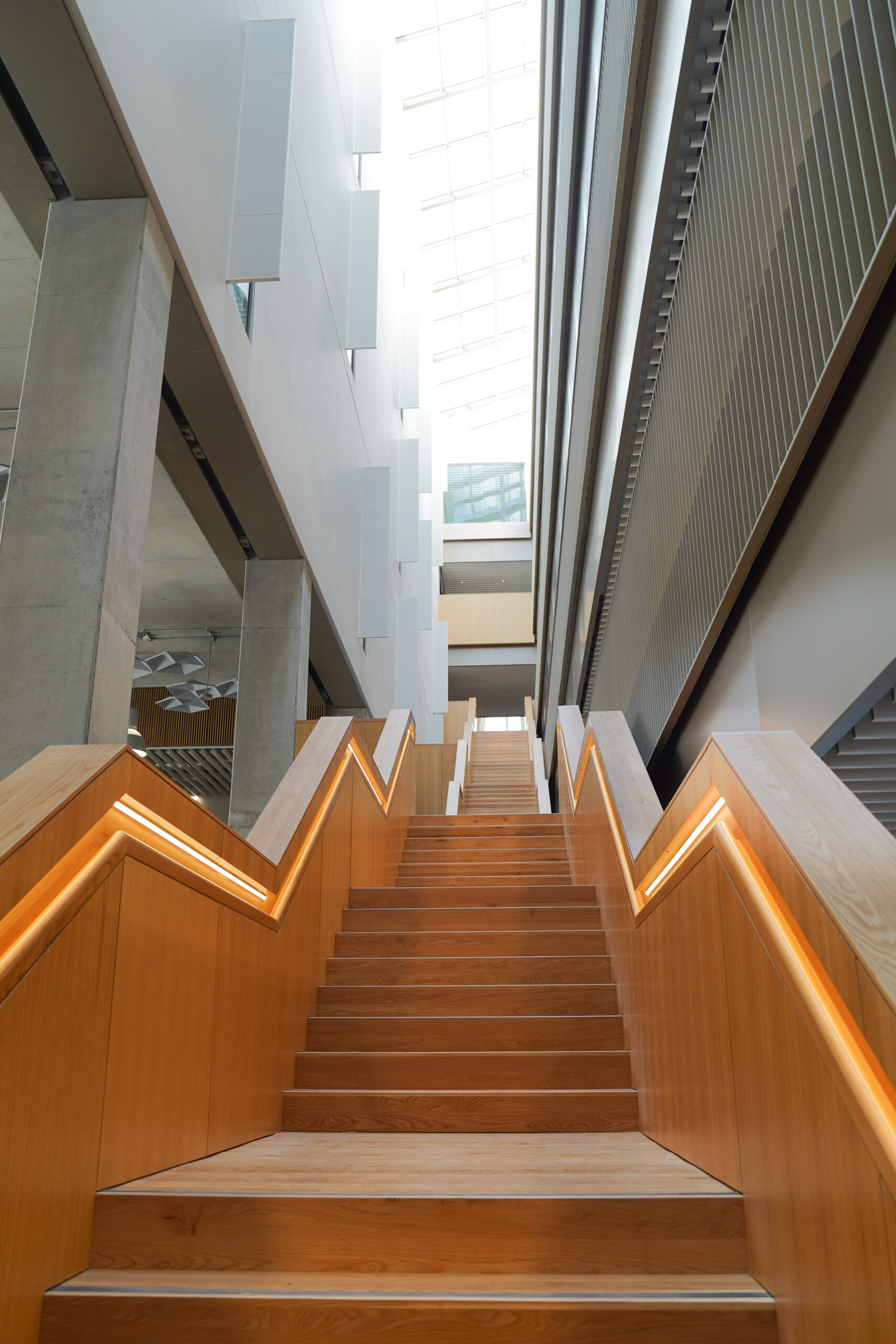 Central circulation stair