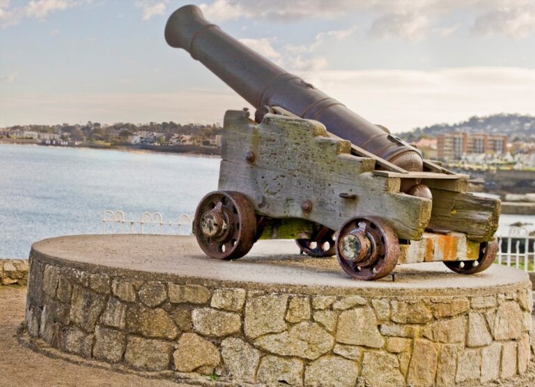 How The East Pier Defines Dún Laoghaire From The Crimean War To Samuel Beckett