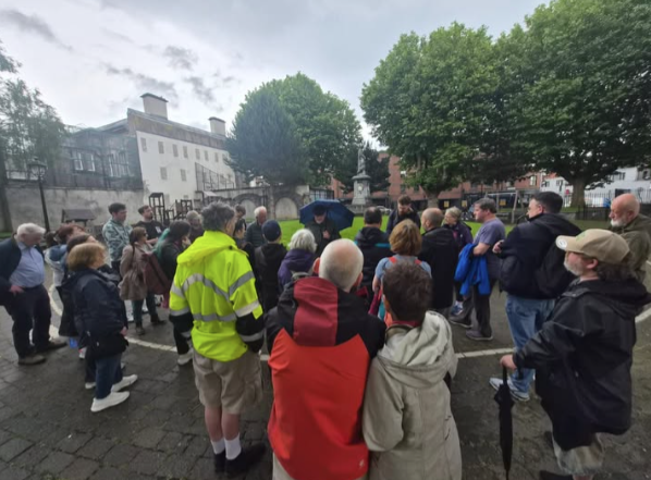Turas siúlóide as Gaeilge le Starai Fergus Whelan Margadh na Feirme